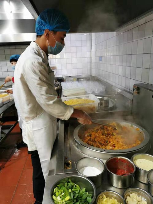 防控疫情,他們?cè)诓惋嫹矫尕暙I(xiàn)自己的力量